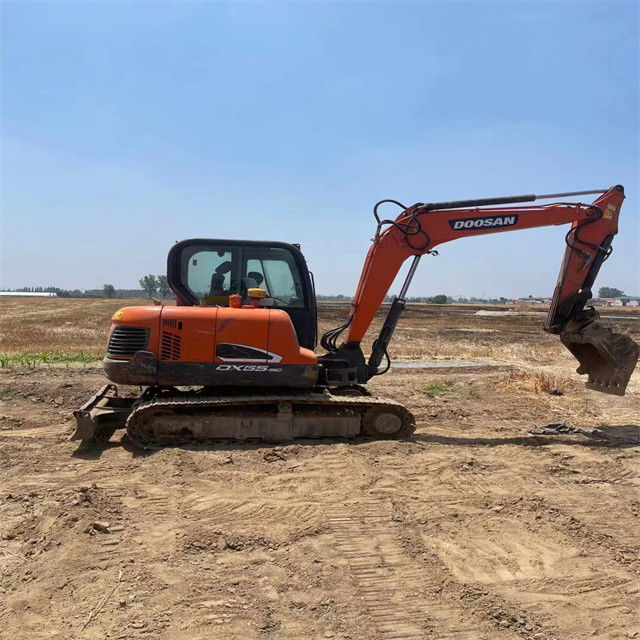 5.5 tấn sẵn sàng sử dụng máy đào cho công việc và có kinh nghiệm sử dụng Hàn Quốc nhập khẩu Doosan DX 55
