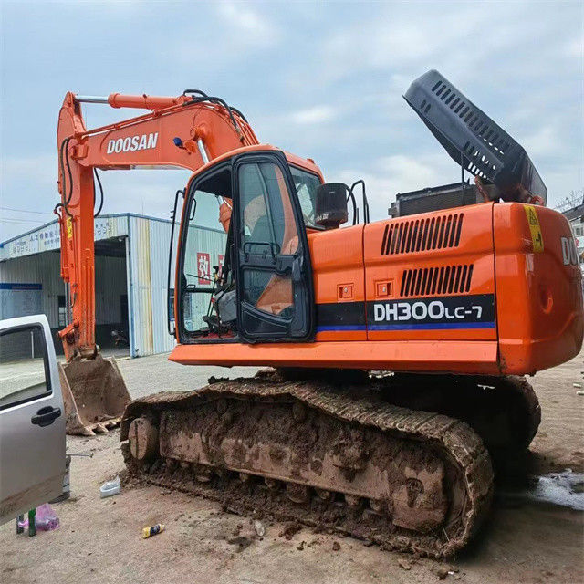 29 tấn sẵn dùng máy đào cho công việc và có kinh nghiệm sử dụng Hàn Quốc nhập khẩu Doosan DX 300LC trong tình trạng tốt