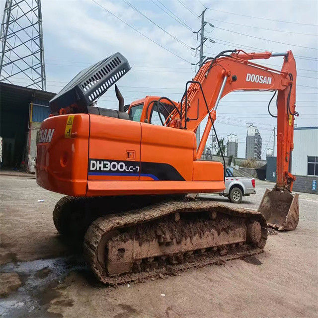 29 tấn sẵn dùng máy đào cho công việc và có kinh nghiệm sử dụng Hàn Quốc nhập khẩu Doosan DX 300LC trong tình trạng tốt