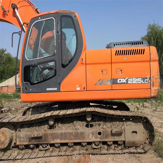 22 tấn sẵn sàng để làm việc và có kinh nghiệm sử dụng Hàn Quốc nhập khẩu Doosan DX 225 LC trong tình trạng tốt