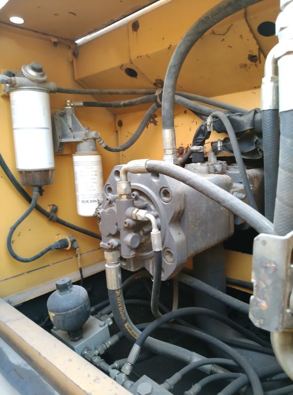 Thụy Điển nhập khẩu chất lượng cao Volvo EC240 máy đào lượn sử dụng gần như mới