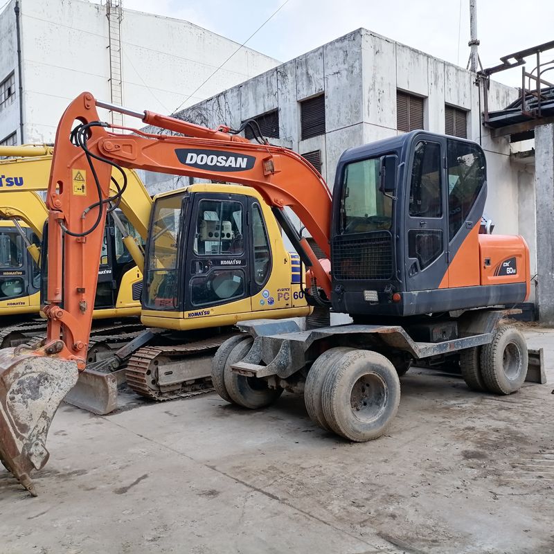 5 tấn Hàn Quốc nhập khẩu 90% mới Doosan DX 60W xe khoan bánh xe cũ với chất lượng cao và hiệu suất tốt nhất để bán