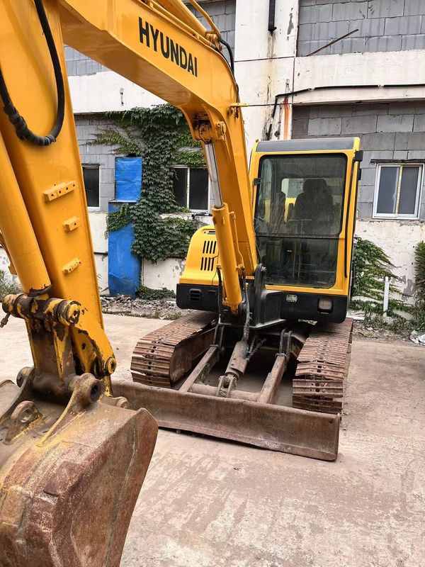 Được sử dụng Hyundai R60 dung lượng thùng tối đa 0.18 M3 5.6m chiều dài vận chuyển