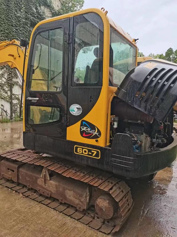 Được sử dụng Hyundai R60 dung lượng thùng tối đa 0.18 M3 5.6m chiều dài vận chuyển