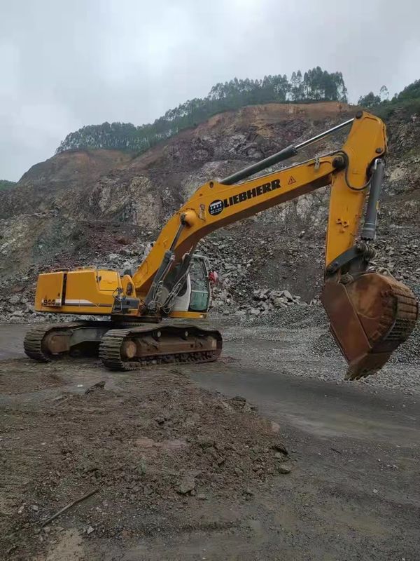 Liebherr R944 cũ sẵn sàng để làm việc và được nhập khẩu từ Đức trong tình trạng tốt.