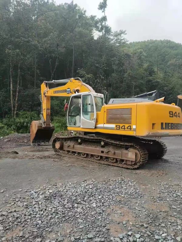 Liebherr R944 cũ sẵn sàng để làm việc và được nhập khẩu từ Đức trong tình trạng tốt.