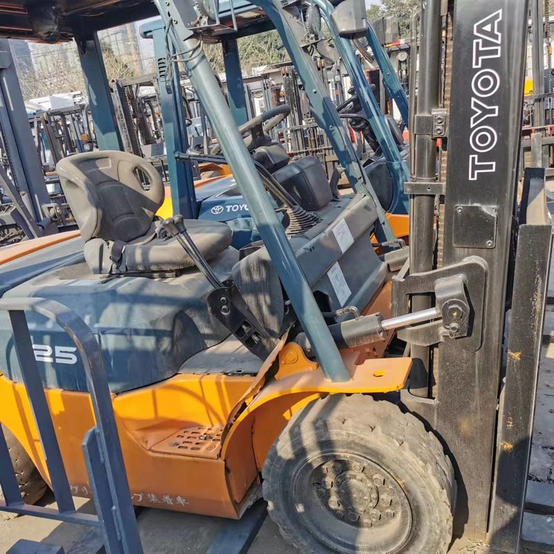 Nhật Bản Xe nâng điện nhỏ gọn sử dụng TOYOTA 2,5 tấn Xe nâng động cơ