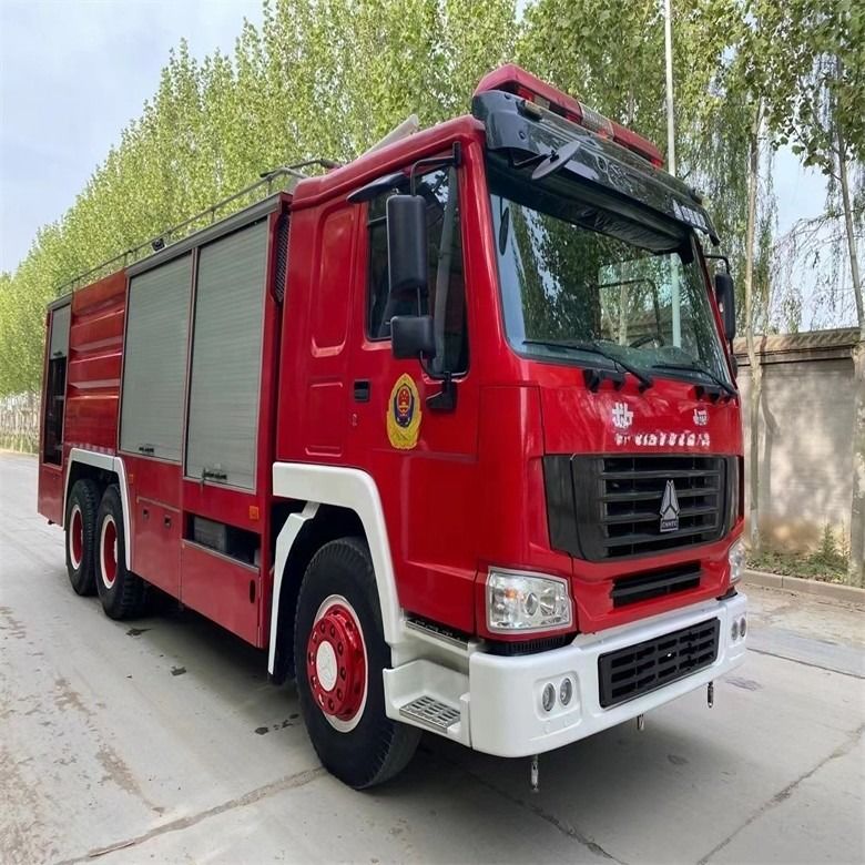 Tình trạng tốt loại nhiên liệu diesel màu đỏ xe cứu hỏa Howo 16cbm hộp số tay