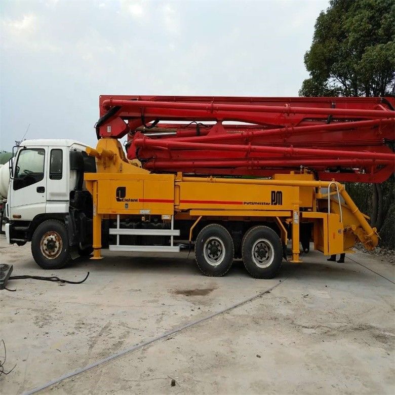 Màu vàng sử dụng khung gầm Putzmeister máy bơm bê tông 37 mét với năng suất 12M3/h