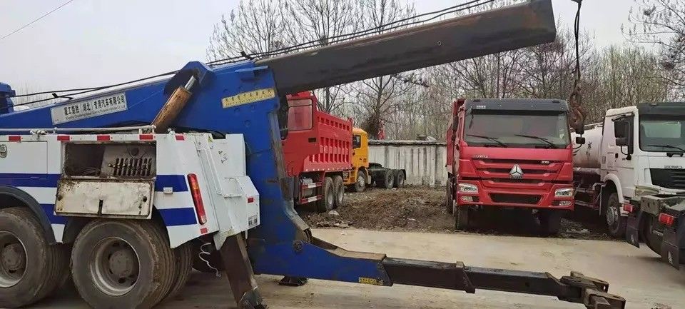 4x2/6x2/6x4/8x4/8x6/4x4/6x6 Loại lái xe tải phá hủy với công suất cao
