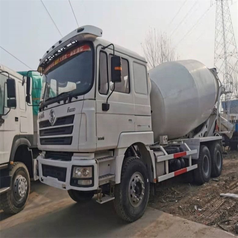 Xách tay thứ hai Shacman F3000 xe tải máy trộn xi măng với tốc độ trộn trống 20r / min