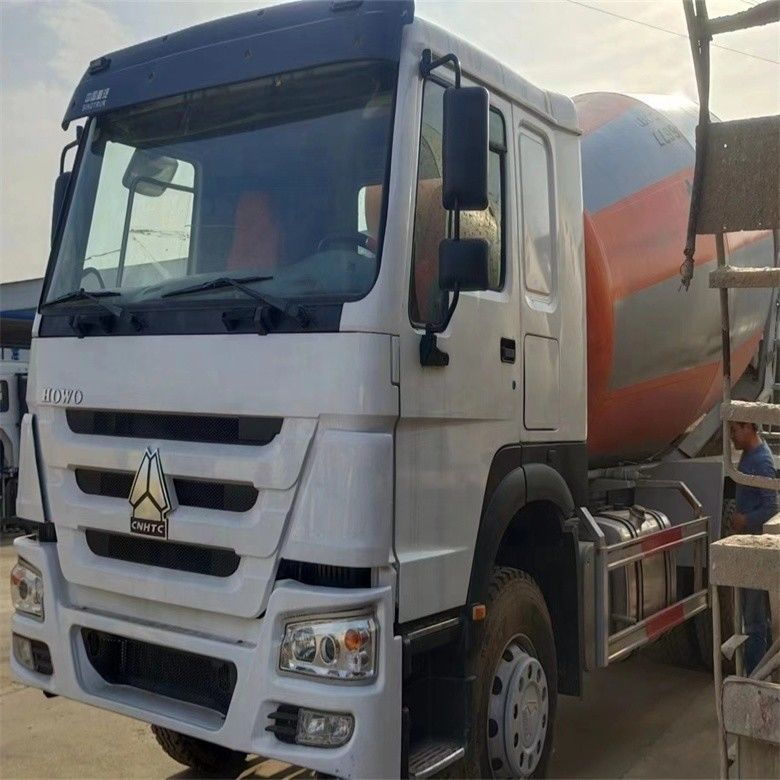 Công trình xây dựng 6*4 Howo Cement Truck Mixer với 371 Hp 375hp Mixing Power