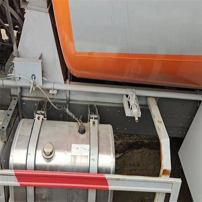 Công trình xây dựng 6*4 Howo Cement Truck Mixer với 371 Hp 375hp Mixing Power