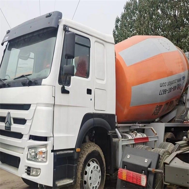 Công trình xây dựng 6*4 Howo Cement Truck Mixer với 371 Hp 375hp Mixing Power