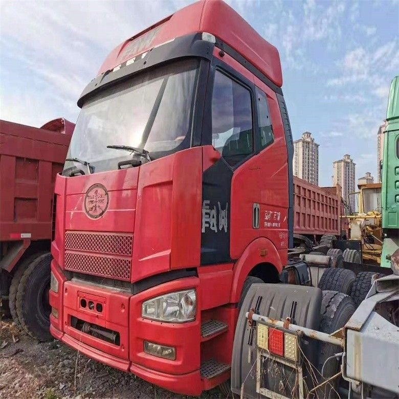 10 Số lượng chuyển động về phía trước được sử dụng Faw máy kéo xe tải nặng 6 * 4 với hệ thống đa phương tiện