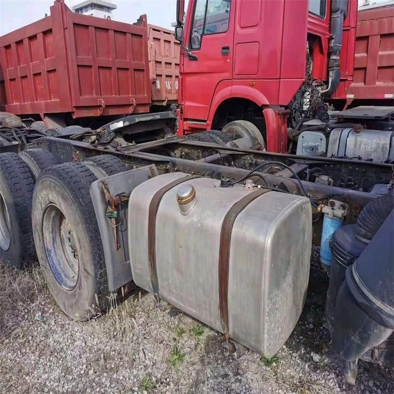 10 Số lượng chuyển động về phía trước được sử dụng Faw máy kéo xe tải nặng 6 * 4 với hệ thống đa phương tiện