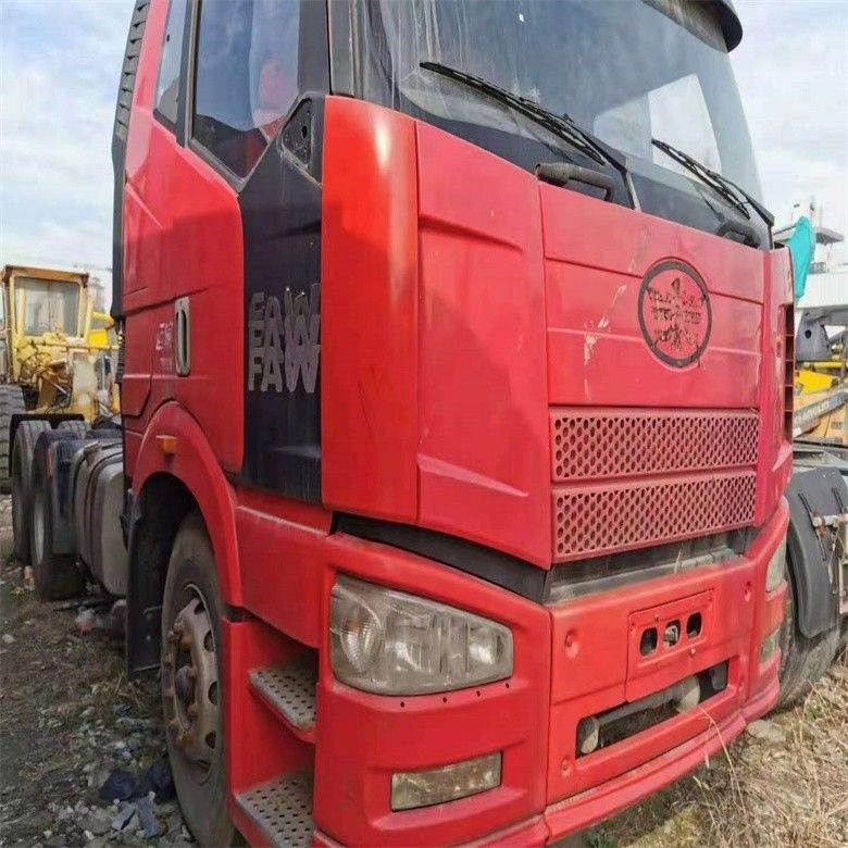 FAW sử dụng xe kéo 6x4 đầu xe tải với hộp số tay và tình trạng tốt