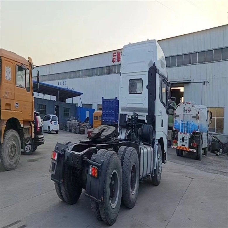Shacman 6 X 4 ADE X3000 tay hai với ghế lái xe bình thường và hộp số tay