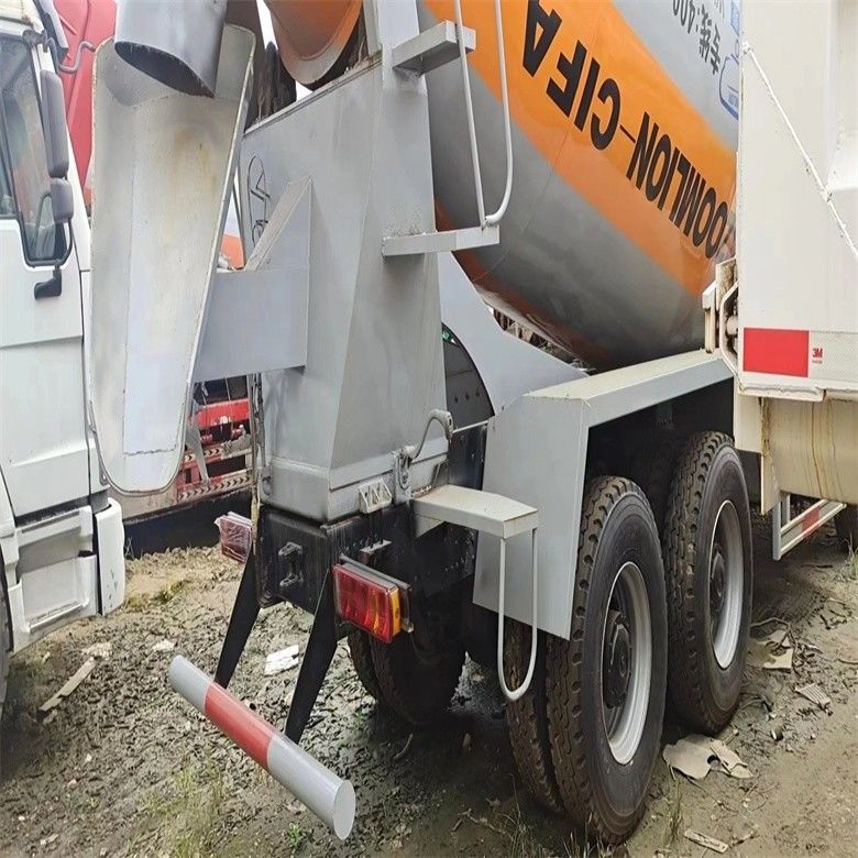 7M3/H năng suất sử dụng HOWO Xe tải trộn bê tông 6*4 371HP 375HP trong tình trạng tốt