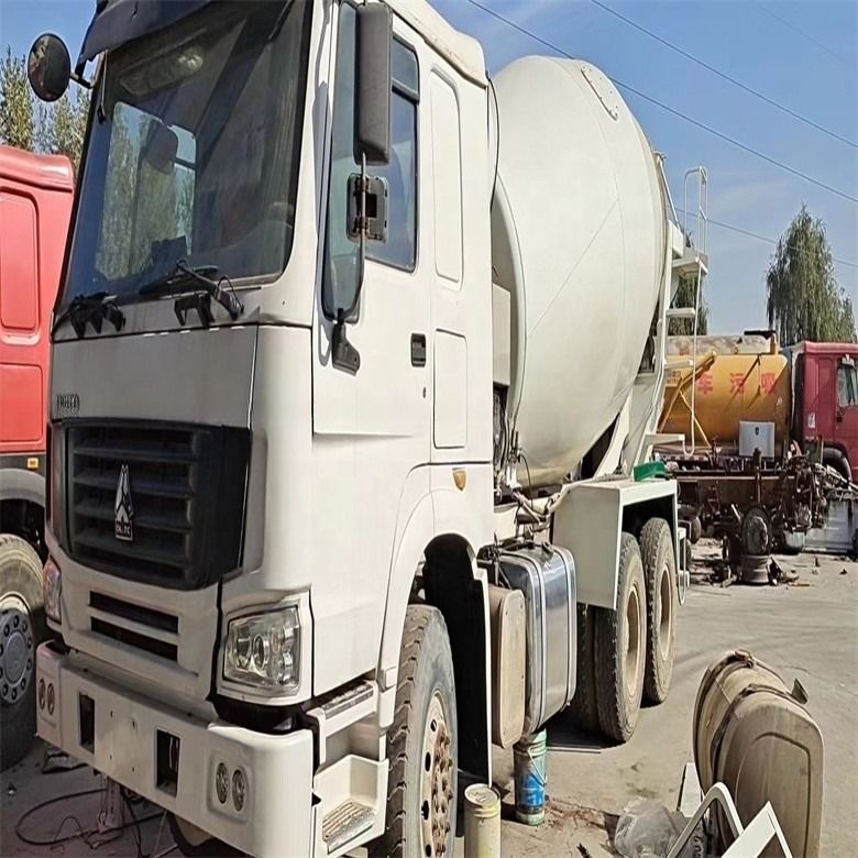 7M3/H năng suất sử dụng HOWO Xe tải trộn bê tông 6*4 371HP 375HP trong tình trạng tốt