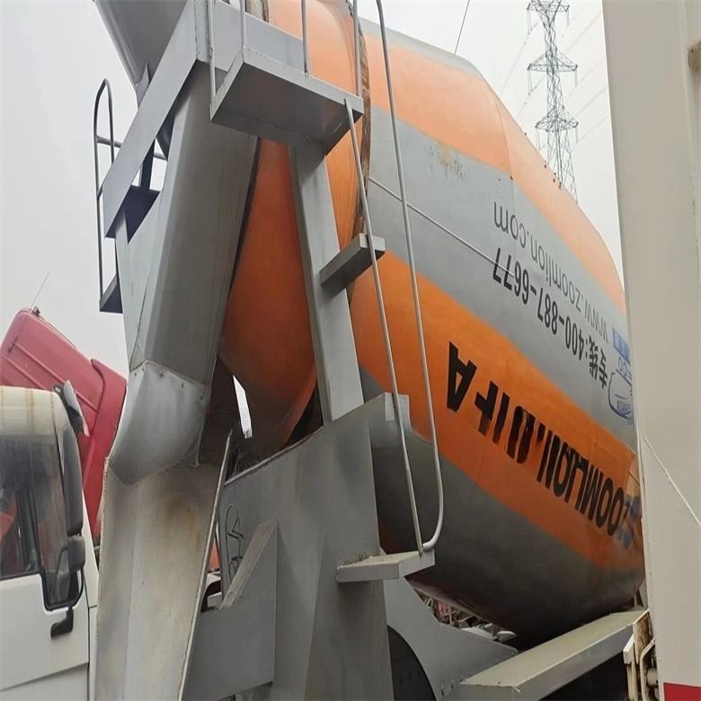 7M3/H năng suất sử dụng HOWO Xe tải trộn bê tông 6*4 371HP 375HP trong tình trạng tốt