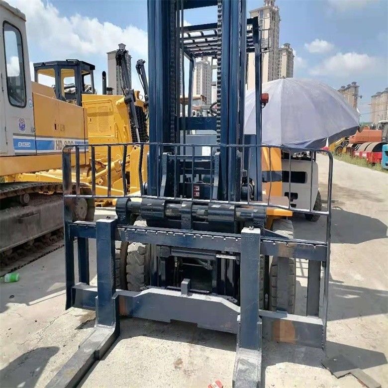 Máy nâng diesel Komatsu FD70 được sản xuất ở Nhật Bản với dung lượng tải 7000kg