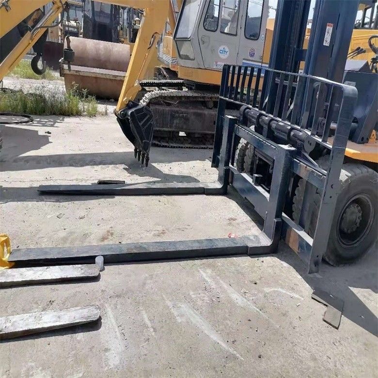 Máy nâng diesel Komatsu FD70 được sản xuất ở Nhật Bản với dung lượng tải 7000kg