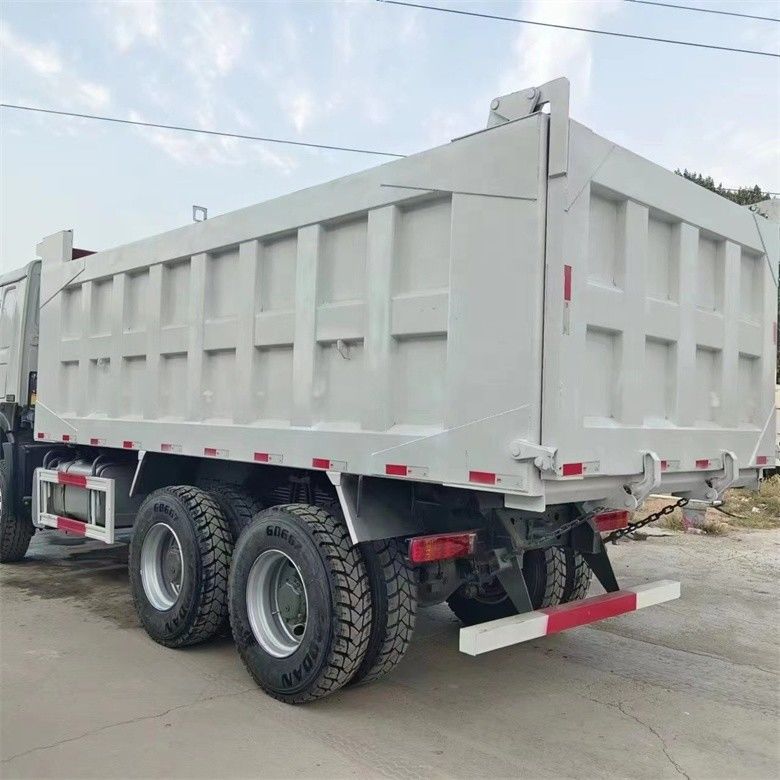 Hệ thống đa phương tiện được trang bị 6x4 Howo Dump Truck Sinotruck 371 LHD với và lái trái