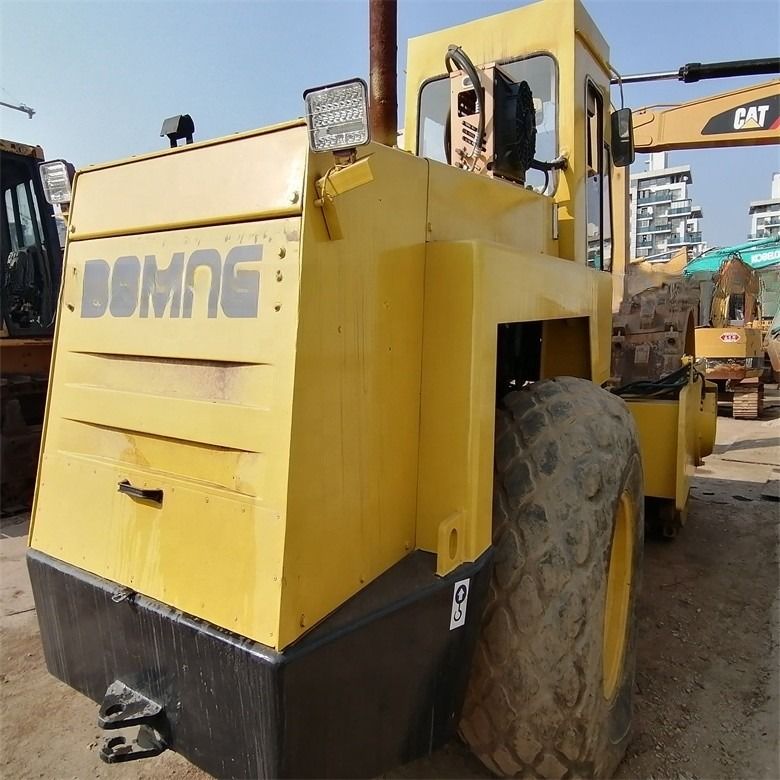 Động cơ diesel Đường dọc Bomag BW217D-2 Sử dụng Đường dọc Đường đạp thủy lực