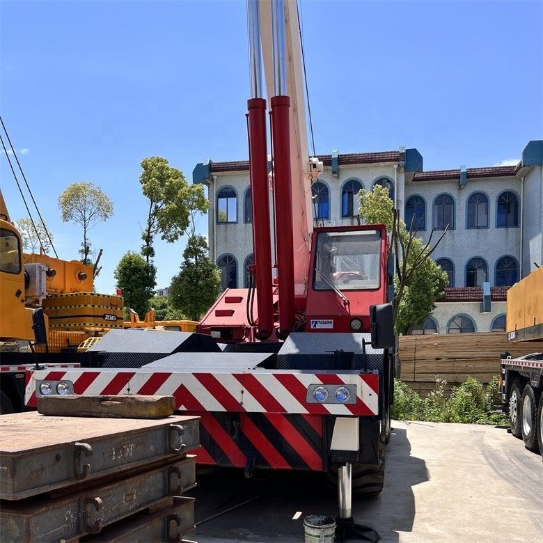 139.8kw tổng công suất Tadano TR-500EX Cẩu sử dụng với công suất 50 tấn và dung lượng nhiên liệu 250L