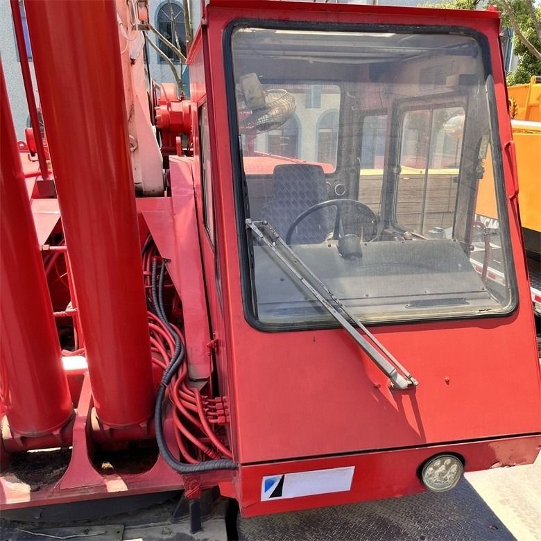 139.8kw tổng công suất Tadano TR-500EX Cẩu sử dụng với công suất 50 tấn và dung lượng nhiên liệu 250L