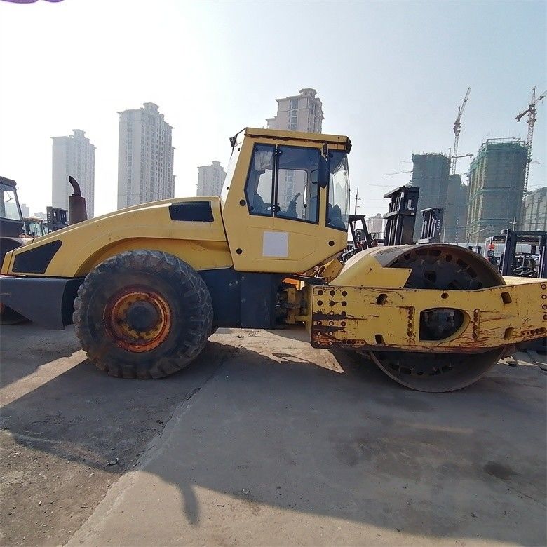 Sự phổ biến lớn được hưởng bởi BW 226DH-4 Compactor Bomag với 2000-2100 giờ làm việc