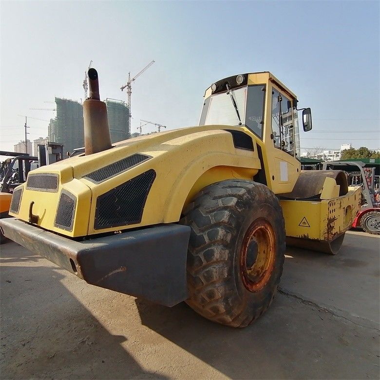 Sự phổ biến lớn được hưởng bởi BW 226DH-4 Compactor Bomag với 2000-2100 giờ làm việc