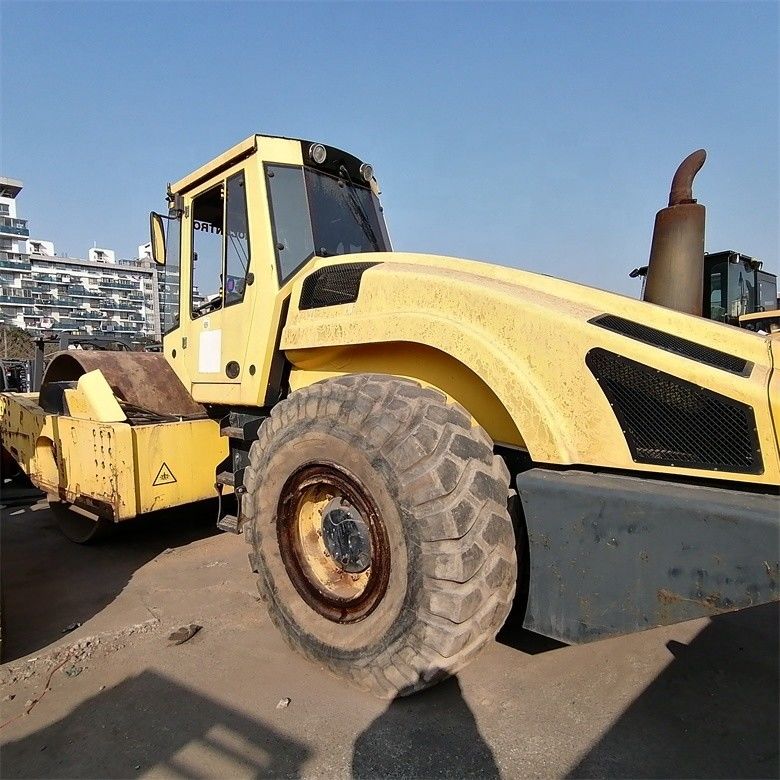 Sự phổ biến lớn được hưởng bởi BW 226DH-4 Compactor Bomag với 2000-2100 giờ làm việc