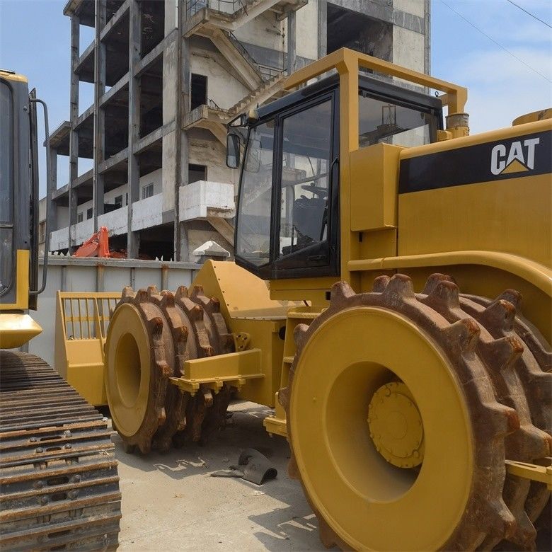 35 tấn sử dụng Caterpillar Cat 826G compactor trong tình trạng tuyệt vời màu gốc Nhật Bản
