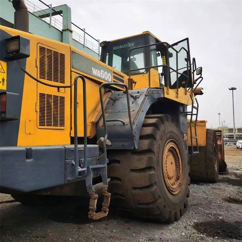 Bán lẻ WA600-6 Loader bánh xe cũ Komatsu WA600-3 Loader tay thứ hai Trong tình trạng tốt