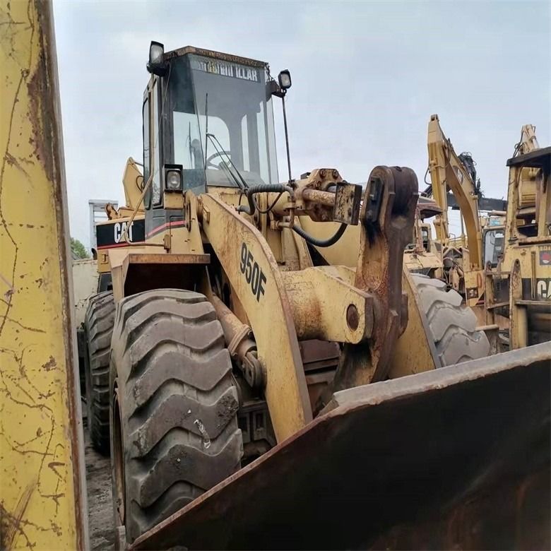 Caterpillar 950F 17 Tons Wheel Loader với 6.6L Displacement và 3200-3300 giờ làm việc