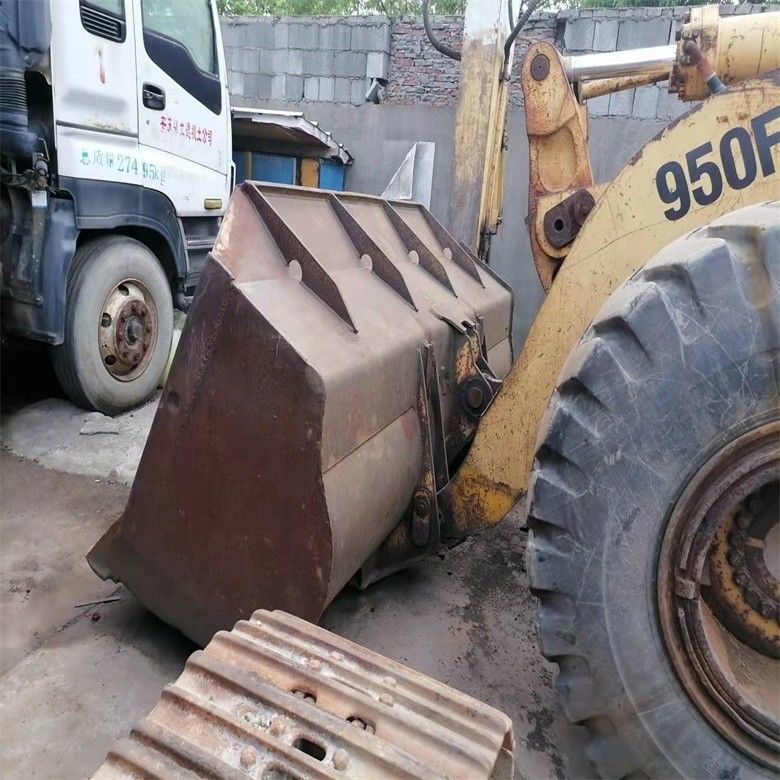 Caterpillar 950F 17 Tons Wheel Loader với 6.6L Displacement và 3200-3300 giờ làm việc