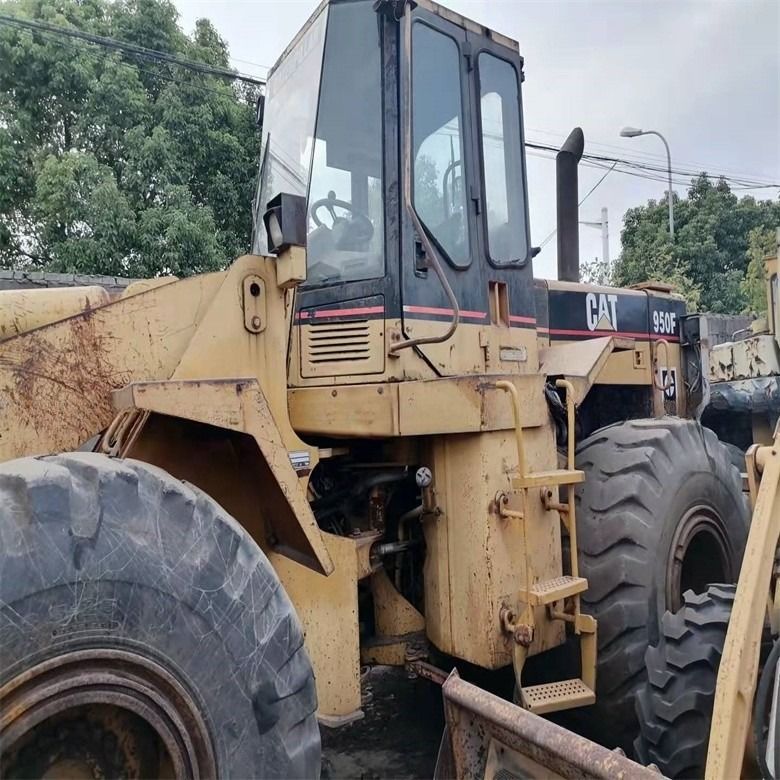 Caterpillar 950F 17 Tons Wheel Loader với 6.6L Displacement và 3200-3300 giờ làm việc