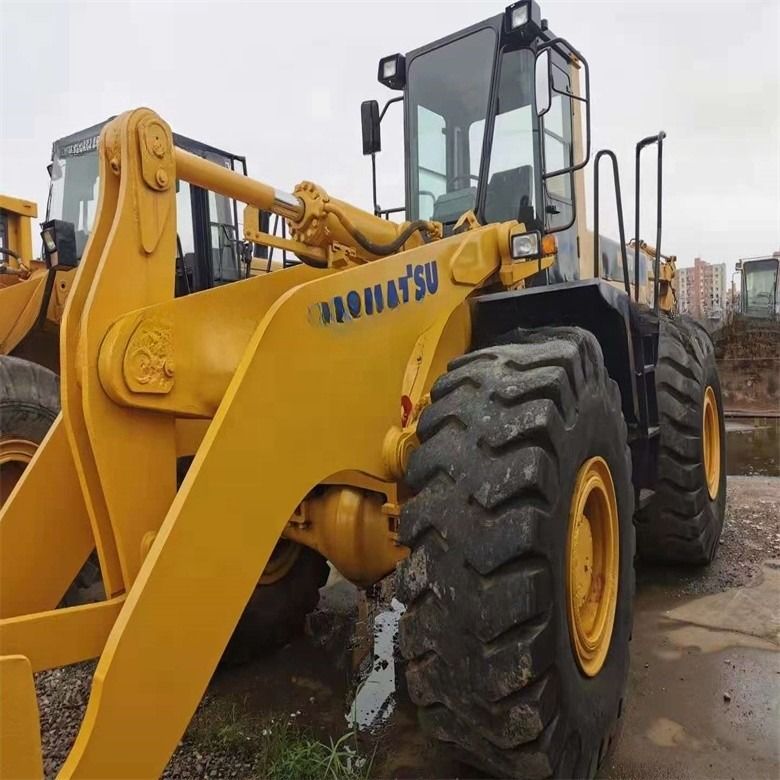 Máy tải Komatsu WA470-3 với tải trọng 7 tấn và vận tải 11L từ Nhật Bản