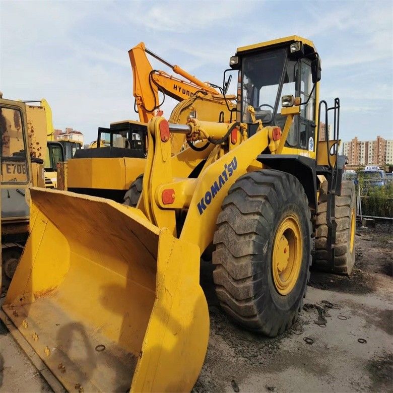 Máy tải Komatsu WA470-3 với tải trọng 7 tấn và vận tải 11L từ Nhật Bản