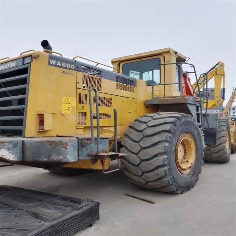 Thời gian làm việc thấp WA600-6 Loader bánh xe từ Nhật Bản với trọng lượng máy 44000-44500 kg