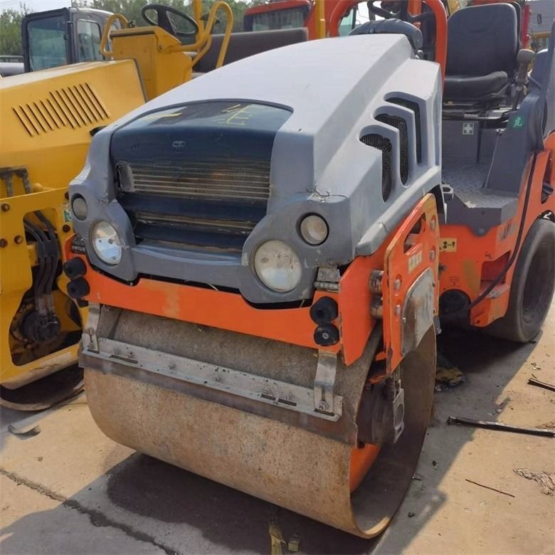 2.5 tấn sử dụng Hamm Roller Compactor HD35VT trong màu sắc ban đầu với lực kích thích của 28KN