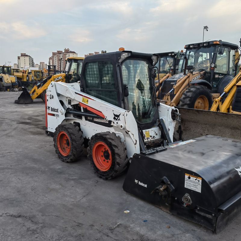 Loader chuyển động loại bánh xe trượt-đánh lái BOCAT S550 Loader sử dụng cho công trình xây dựng làm việc