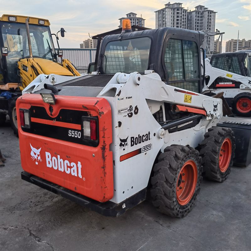 Loader chuyển động loại bánh xe trượt-đánh lái BOCAT S550 Loader sử dụng cho công trình xây dựng làm việc