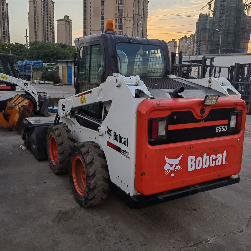 Loader chuyển động loại bánh xe trượt-đánh lái BOCAT S550 Loader sử dụng cho công trình xây dựng làm việc