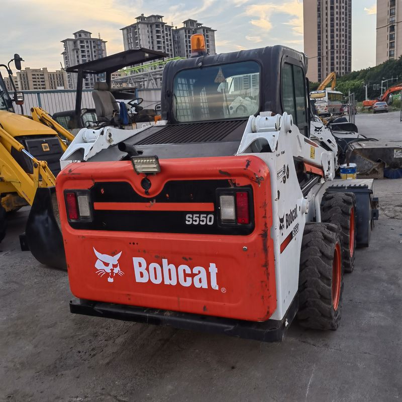Loader chuyển động loại bánh xe trượt-đánh lái BOCAT S550 Loader sử dụng cho công trình xây dựng làm việc