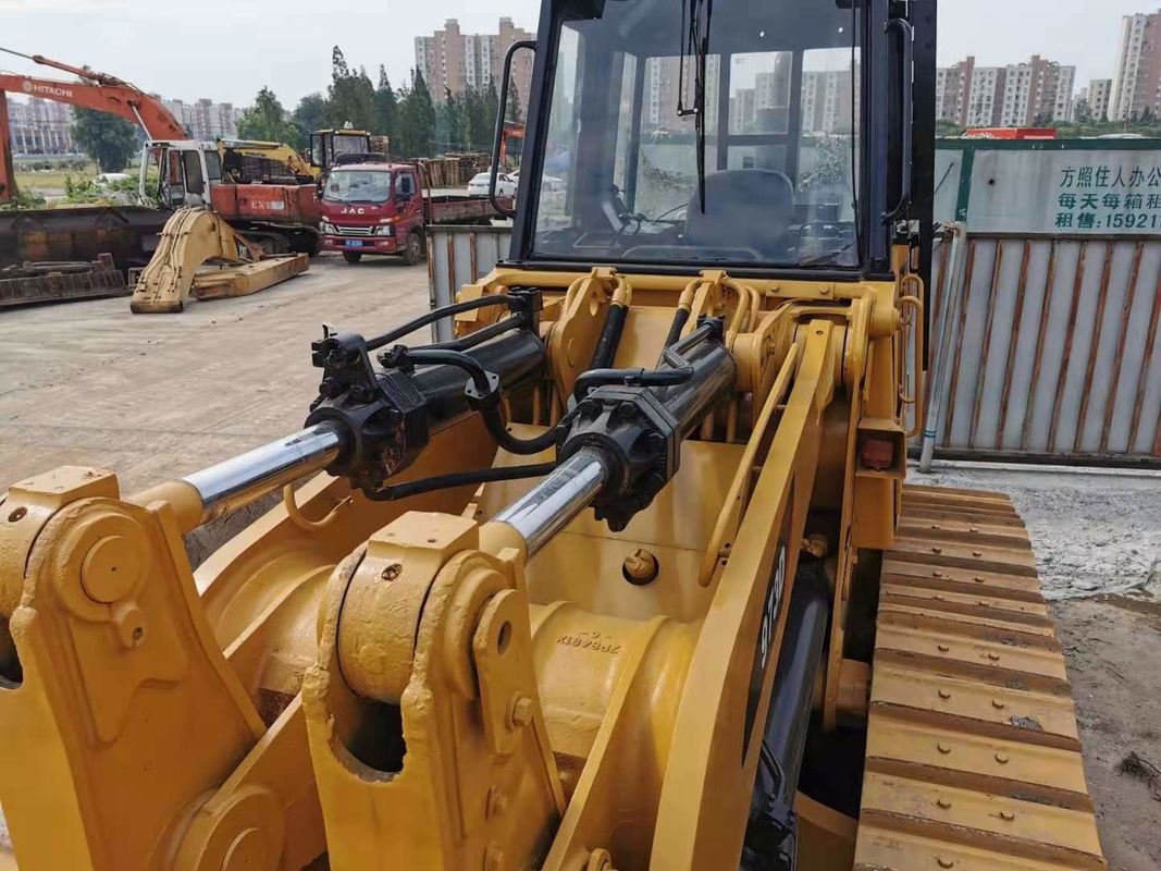 Máy tải bánh xe Nhật Bản sử dụng cho hoạt động mượt mà và di chuyển loại CAT 973