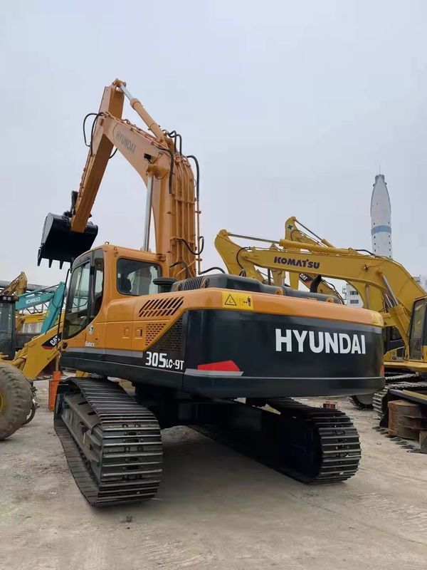 30 tấn sẵn sàng để làm việc và có kinh nghiệm sử dụng Hàn Quốc nhập khẩu Hyundai 305 trong tình trạng tốt