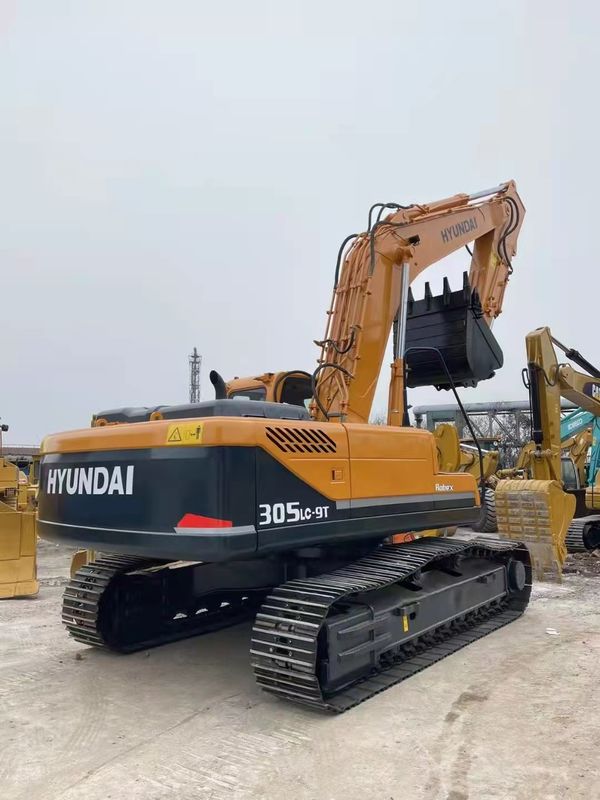30 tấn sẵn sàng để làm việc và có kinh nghiệm sử dụng Hàn Quốc nhập khẩu Hyundai 305 trong tình trạng tốt